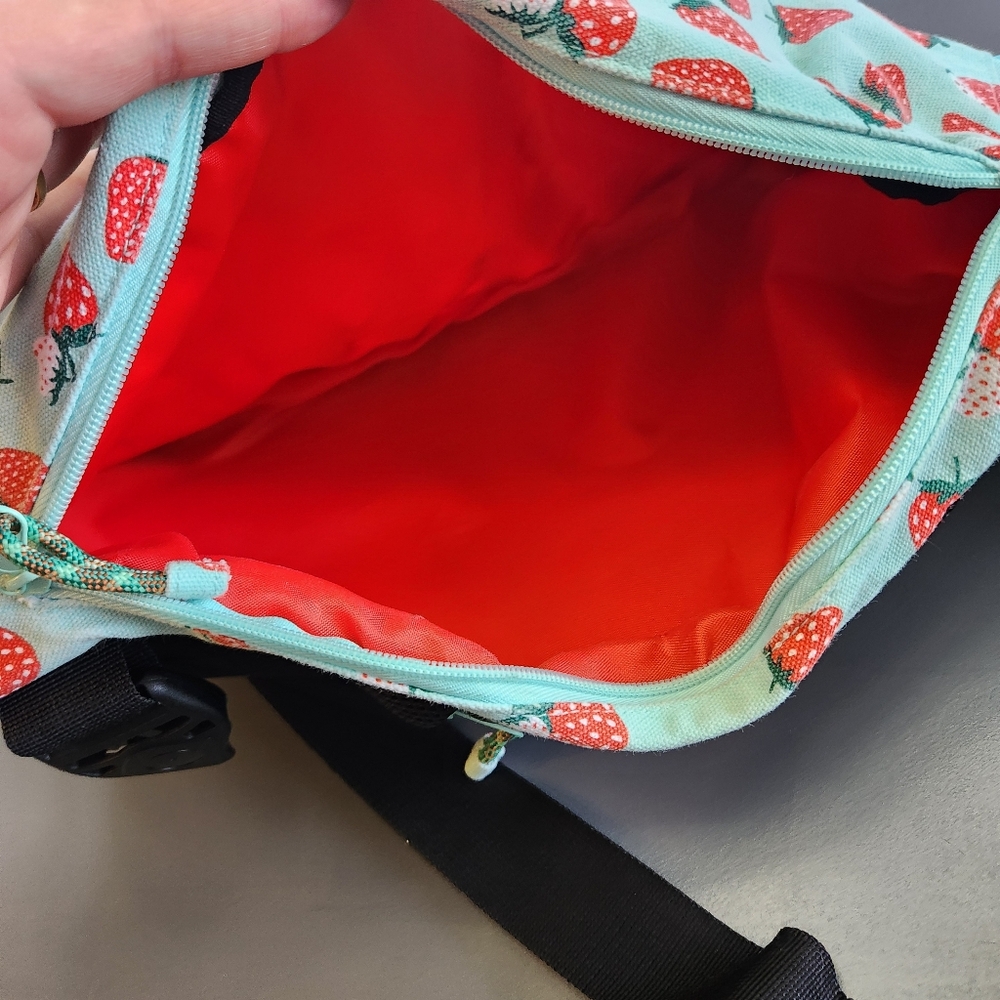 KAVU Switch Slinger Rope Bag ~ Strawberry Patch 🍓🍓🍓 Outdoor Hiking Accessory - Picture 9 of 13